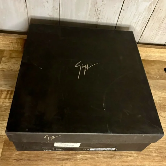 NWT-AUTHENTIC Giuseppe Zanotti Black Leather Metal Studded Booties, 36 (6.0/6.5) - Picture 11 of 12